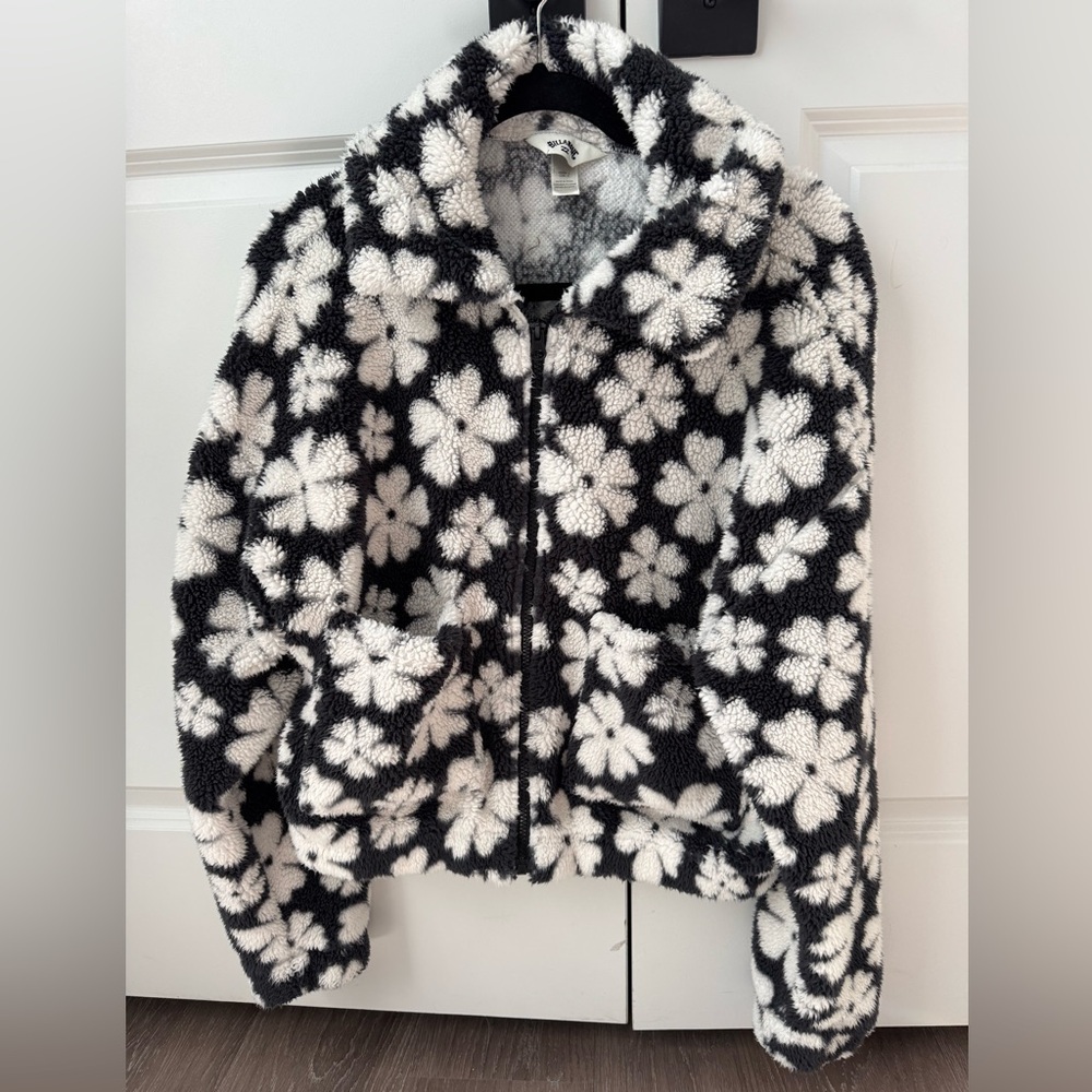 Billabong Warmed Up Floral Fleece Shacket sz Large in Black and White Flower - Picture 4 of 9